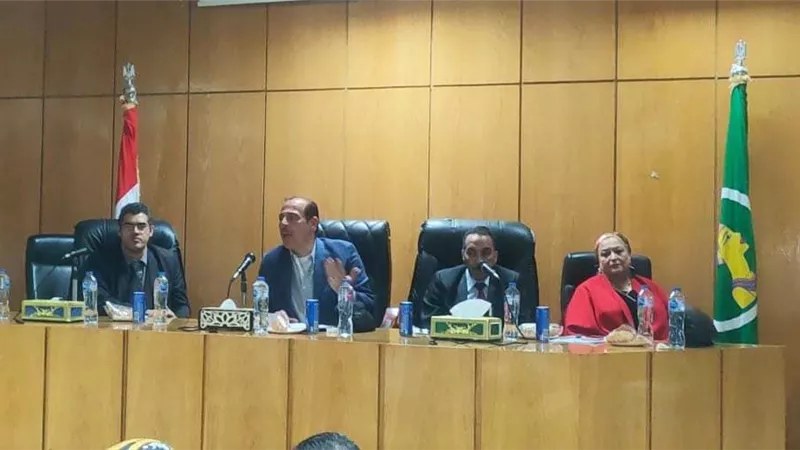 رئيس قطاع الطب الوقائى بوزارة الصحة يتفقد المنشأت الصحية بالمنيا