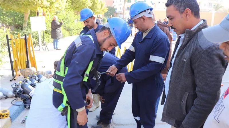 مياه البحر الأحمر تواصل التدريبات العملية للسلامه والصحة المهنية