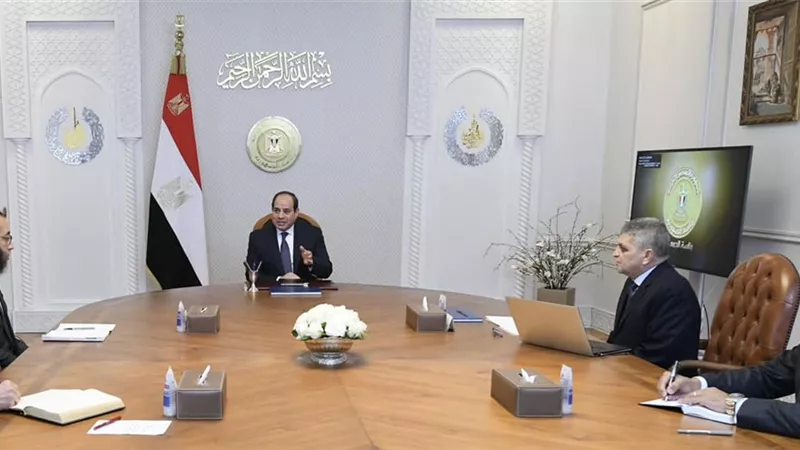 أسامة ربيع: قناة السويس حققت عائدًا قياسيًا بنهاية العام الماضي يقارب 8 مليارات دولار