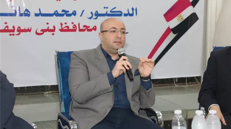 محافظ بني سويف يشهد جلسة 
