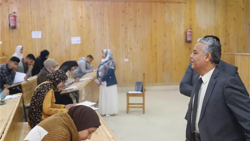 هدوء وانضباط في لجان امتحانات جامعة جنوب الوادى.
