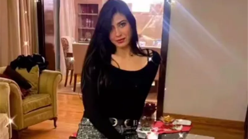 شاهد .. لمياء كرم تبرز جمالها فى أحدث إطلالتها .. فيديو