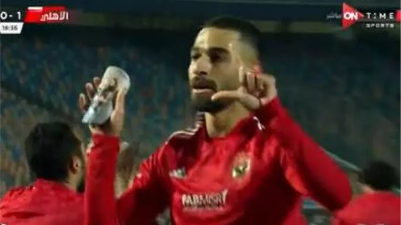صاروخية السولية تمزق مرمى بيراميدز وتحرز الأول للأهلى .. فيديو