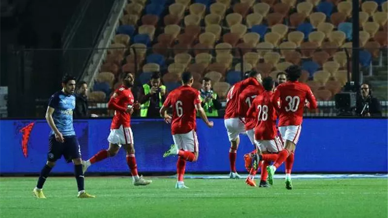 الشوط الأول..الاهلى يتقدم بقذيفة السولية.. والشناوى يتألق أمام هجوم بيراميدز.. فيديو