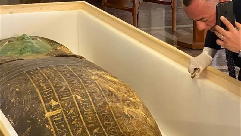الأعلى للآثار يكشف تفاصيل استعادة مصر التابوت الأخضر الأثري من أمريكا