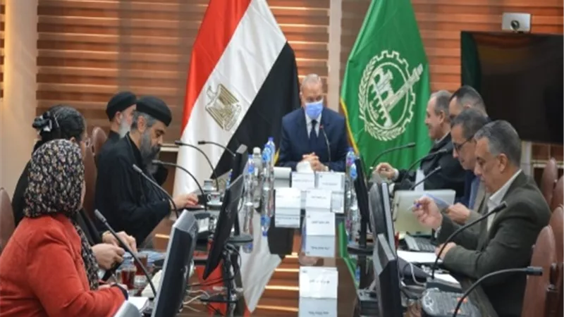 محافظ القليوبية يناقش اشتراطات الحماية المدنية لتأمين الكنائس