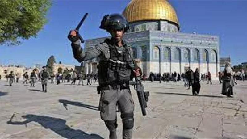 اقتحام الأقصى ينذر بالانتفاضة الفلسطينية الثالثة