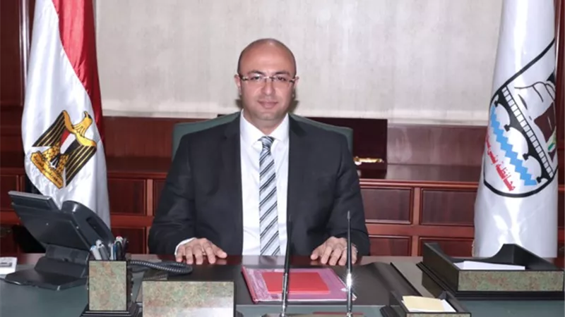 محافظ بني سويف يُهنئ بابا الإسكندرية وقيادات الطوائف الكنسية