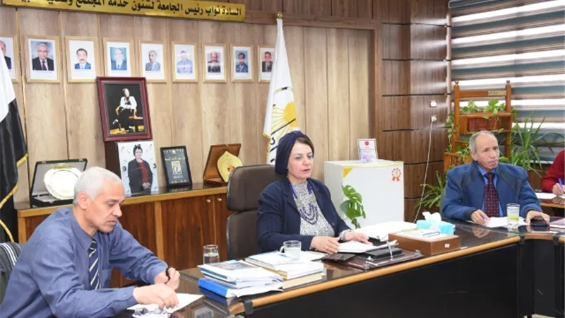 مها تترأس اجتماع اللجنة العليا لمحو أمية الكبار لاستعراض الرؤية