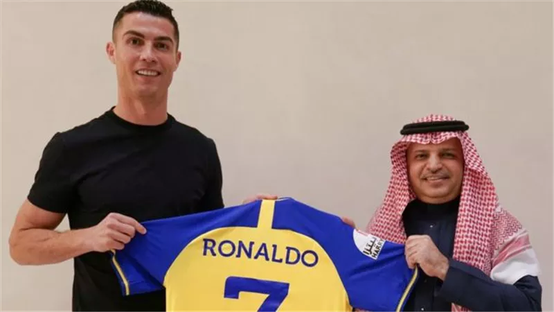 كواليس خلاف رونالدو مع وكيله مينديز