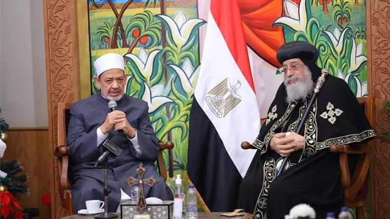 شيخ الأزهر يزور البابا تواضروس للتهنئة بأعياد الميلاد