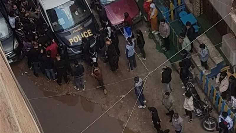 شاب يعتدي على فتاة بسكين في شارع كلية الاداب بالمنصورة