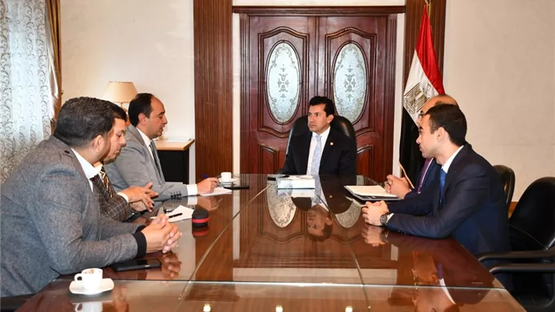وزير الشباب يبحث مع التعاون مدير صندوق مكافحة الإدمان