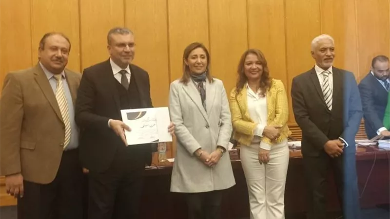 تكريم عمرو الليثى في احتفال خريجى الدراسات العليا بأكاديمية الفنون