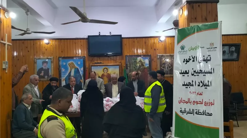 توزيع لحوم مجانأ على 125 أسرة بكنيسة مارمينا بأولاد صقر بالشرقيm
