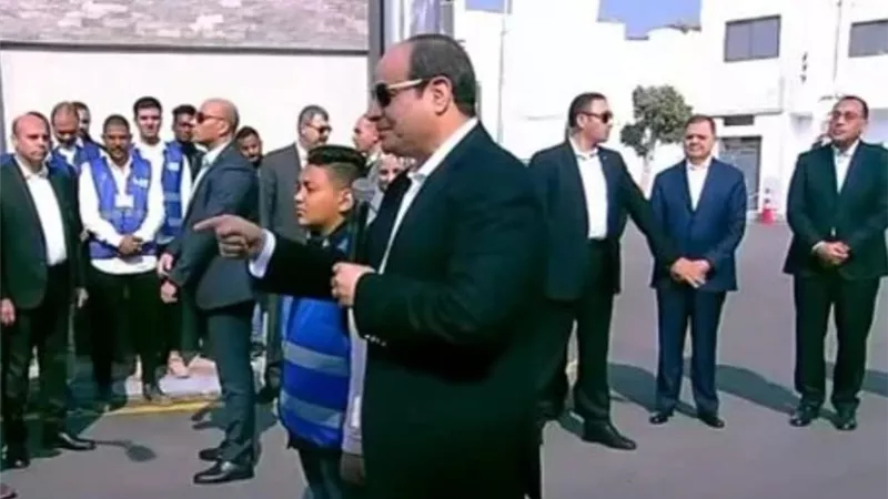 السيسي يوجه بمترجم للغة الإشارة من أجل نقل فعاليات الافتتاحات