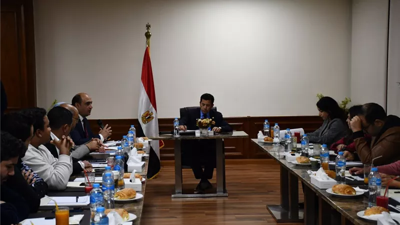 صبحى يلتقى مجموعة من الشباب المؤثرين عبر منصات التواصل الاجتماعي