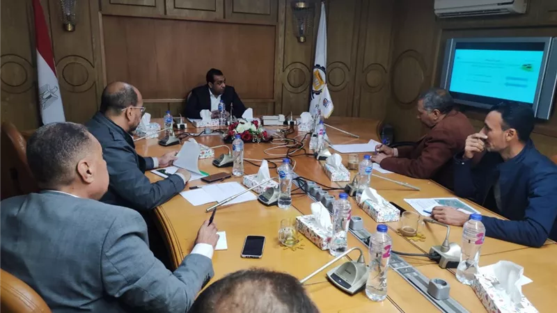 نائب محافظ قنا يتابع استيفاء معايير مبادرة القرية الخضراء