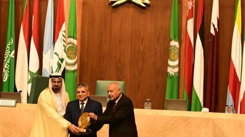 هيئة قناة السويس تحصل على جائزة أفضل هيئة ومؤسسة عربية