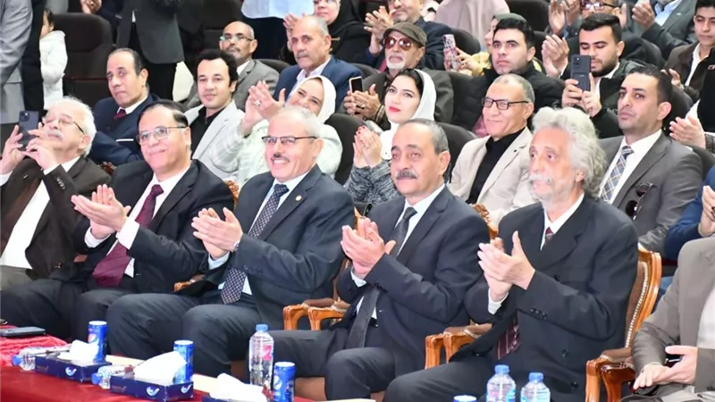 نقيب عام الأطباء يشهد حفل تخريج دفعة جديدة بطب القناة