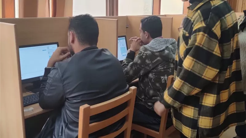 كليات القطاع الطبي بجامعة كفر الشيخ يؤدون الامتحانات إلكترونيا