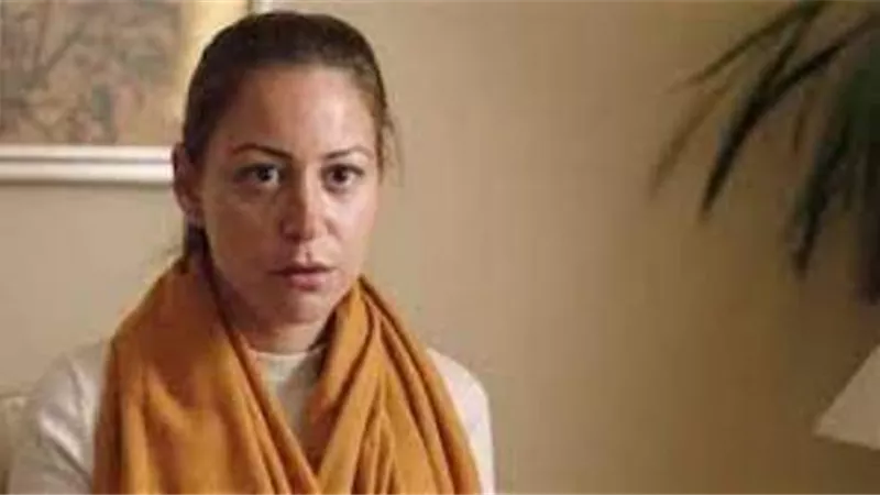 منة شلبي تتخلف عن حضور أولى جلسات محاكمتها في قضية تعاطي المخدرات