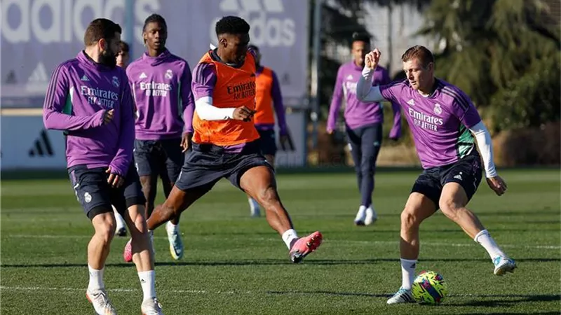 غياب ثلاثي ريال مدريد عن التدريبات قبل مواجهة فياريال
