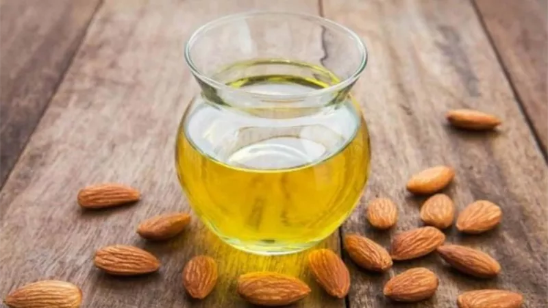 فوائد زيت اللوز المر