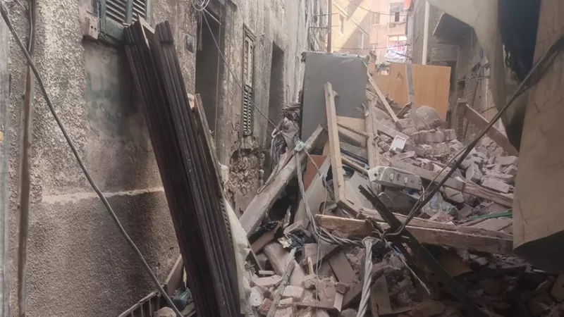 انهيار عقار قديم بكرموز وانقاذ سكانه