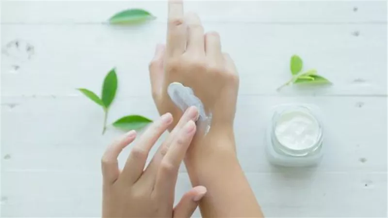 وصفات طبيعية لعلاج جفاف اليدين