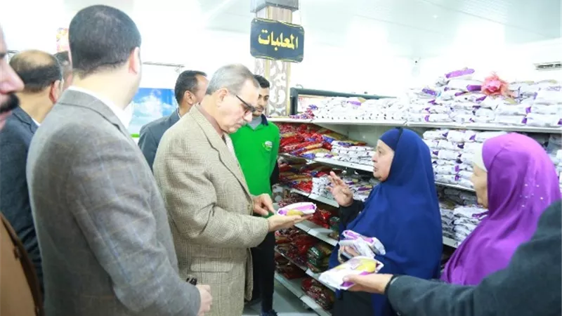 جولة مفاجئة لمحافظ كفر الشيخ لمتابعة توفير السلع الغذائية