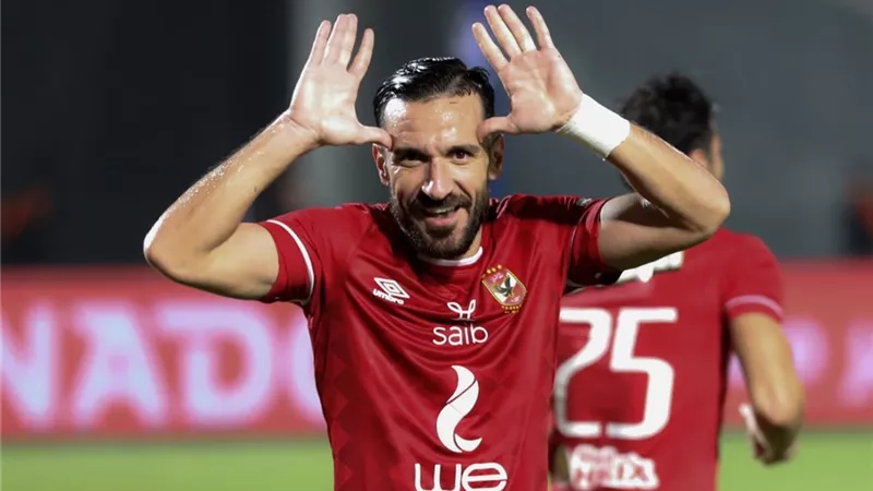اول رسالة من على معلول الى نجم الاهلى الجديد