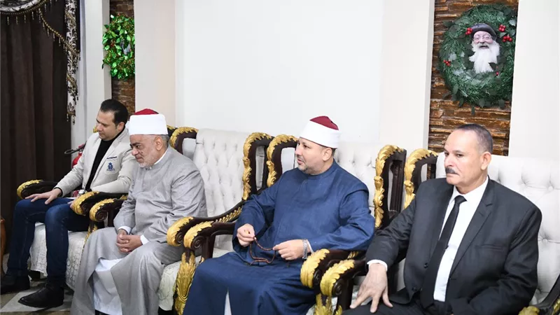 محافظ قنا يزور مطرانية دشنا لتهنئة الاقباط بعيد الميلاد المجيد