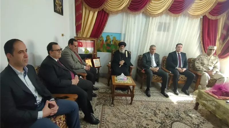 المحافظ والقيادات التنفيذية والدينية يهنئون الاقباط بعيد الميلاد
