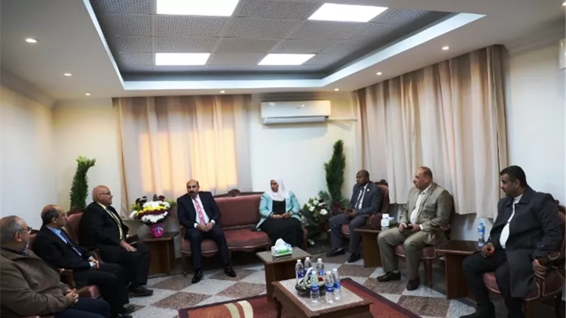 محافظ أسوان يقدم التهانى للأخوة المسيحيين بمناسبة عيد الميلاد