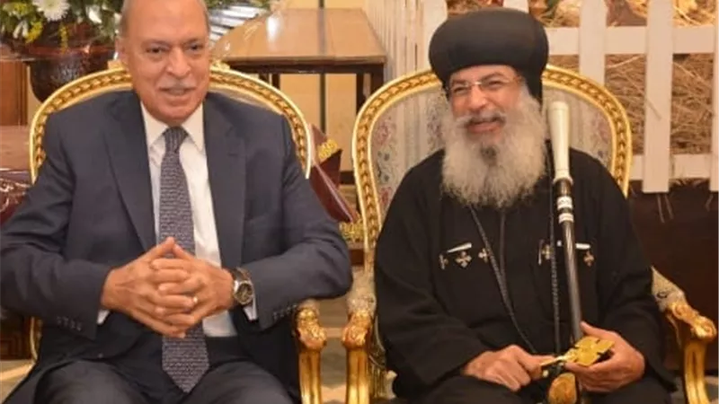 الهجان يقدم التهاني للاخوة الاقباط بكنائس القليوبية.. صور