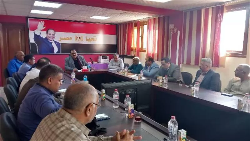 رئيس مدينة سفاجا يلتقى ممثلى الفنادق لمناقشة تجميل الشوارع