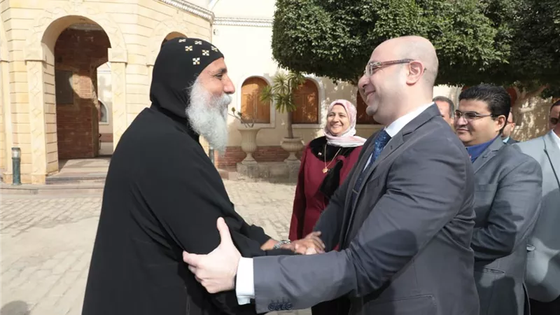 محافظ بني سويف يزور ديري ناصر لتهنئة الأخوة المسيحيين بالعيد