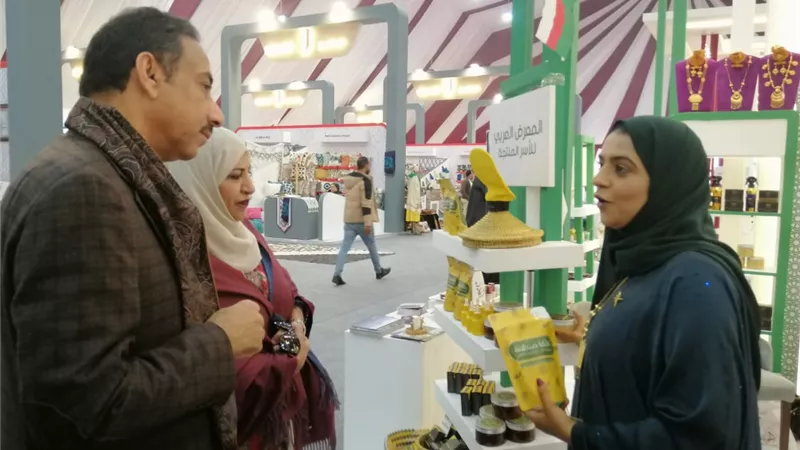 السفير العمانى يزور المعرض العربي للأسر المنتجة 