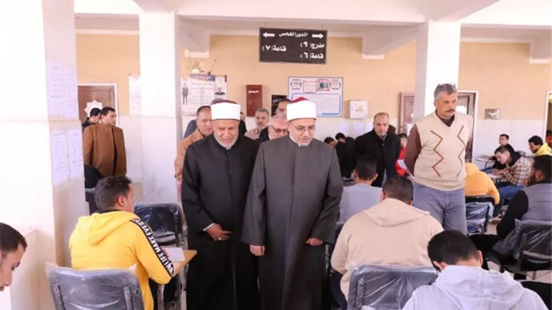 رئيس جامعة الأزهر يتفقد امتحانات كليات القرآن الكريم والشريعة