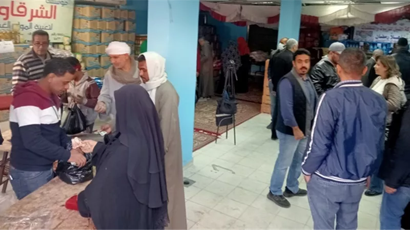 التموين: إقبال كبير على معرض أهلا رمضان بكوم أمبو والتخفيضات 40%