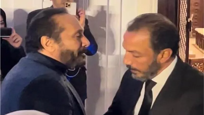 على الحجار فى عزاء والدة طارق لطفى .. صور