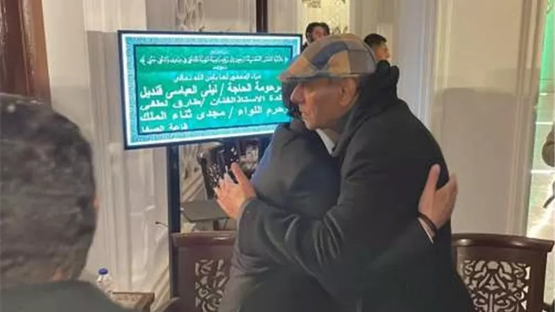 احمد بدير يشارك فى عزاء والدة طارق لطفى.. صور
