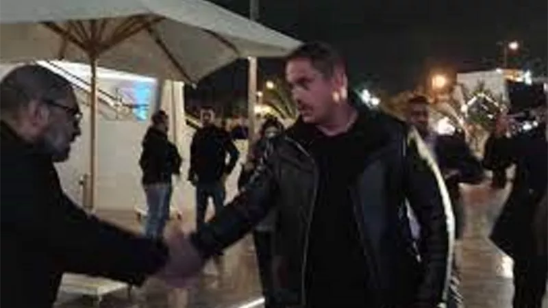 أمير كرارة يقدم واجب العزاء لـ طارق لطفى فى وفاة والدته.. صور