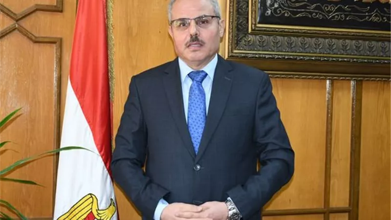 رئيس جامعة القناة يهنئ البابا تواضروس الثاني بعيد الميلاد المجيد