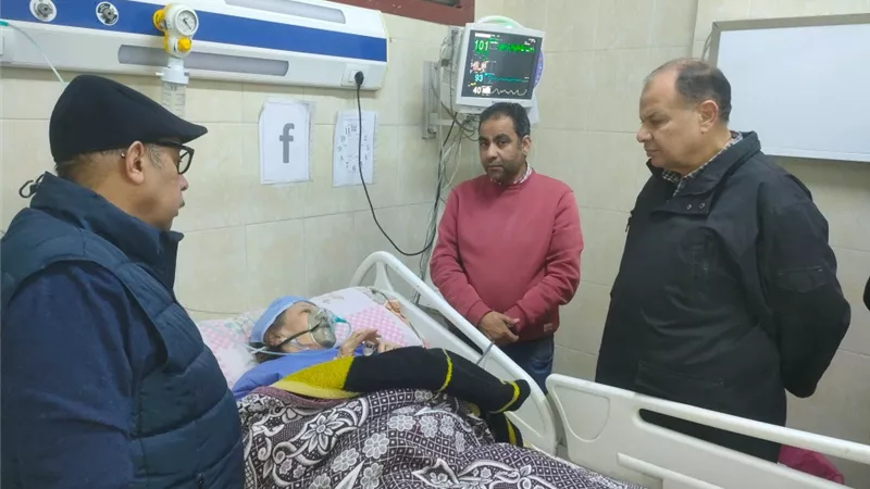 محافظ أسيوط يزور مصابى حادث انهيار منزل بحى غرب