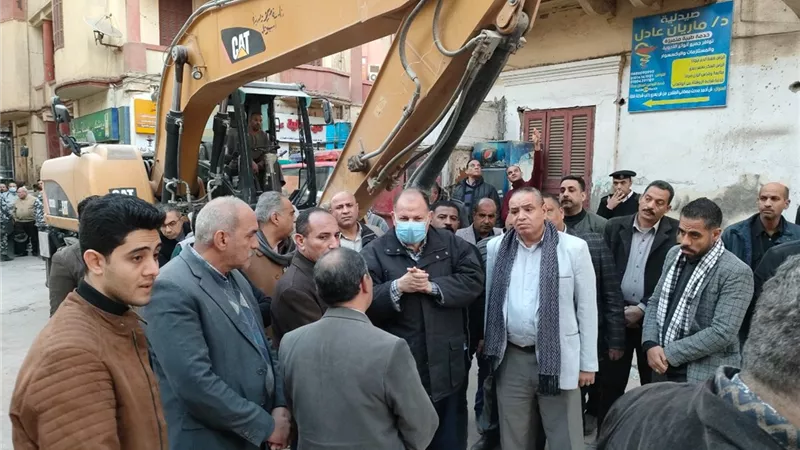 محافظ أسيوط يقرر تشكيل لجنة هندسية لمعاينة وفحص المنزل المنهار
