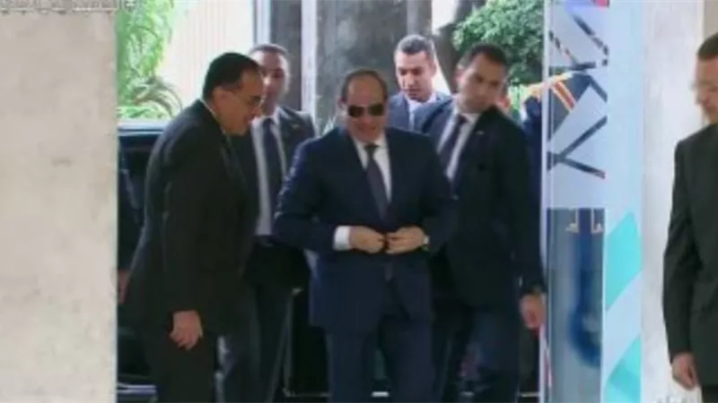 الرئيس السيسى يصل مقر انعقاد مؤتمر التحالف الوطنى للعمل الأهلى