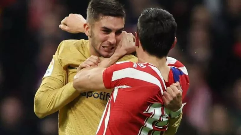 نجم برشلونة مهدد بالإيقاف لمدة 12 مباراة
