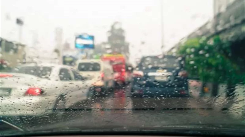 7 خطوات لتجنب حوادث القيادة تحت الامطار